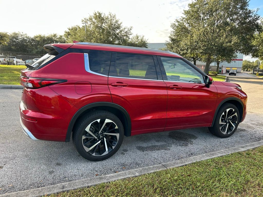 Thumbnail: 2024 Mitsubishi Outlander - 5