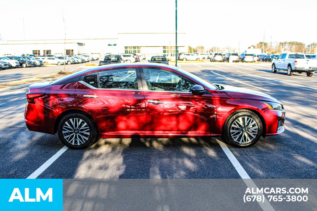 Used 2024 Red Nissan 2.5 SV image 9