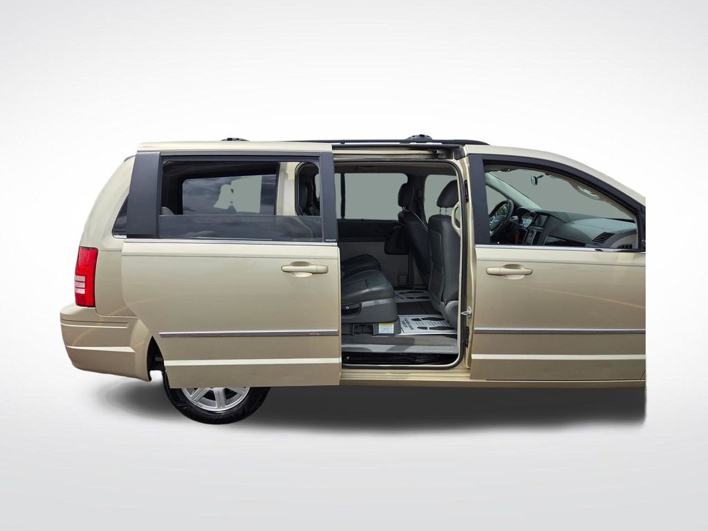 2010 Chrysler Town & Country Touring