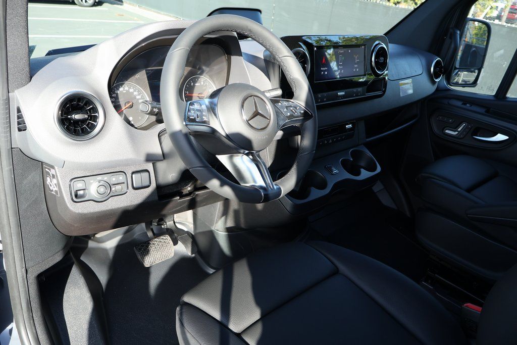 Thumbnail: 2026 Mercedes-Benz Sprinter - 3