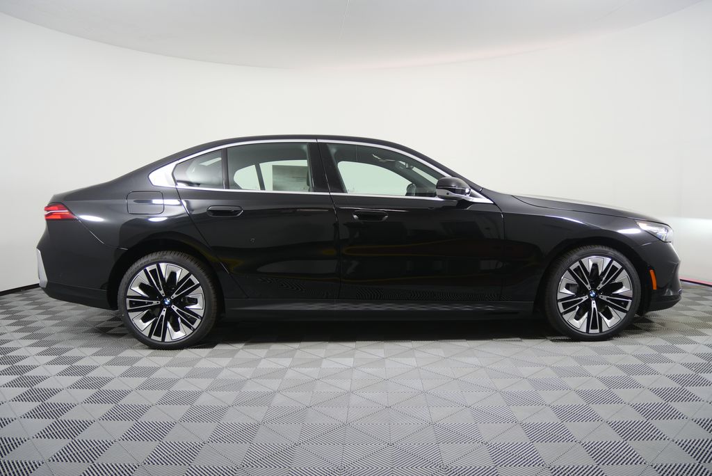 Thumbnail: 2026 BMW i5 - 2