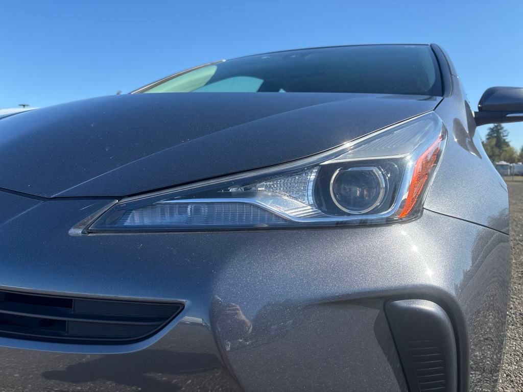 2022 Magnetic Gray Metallic Toyota Prius L FWD Hatchback