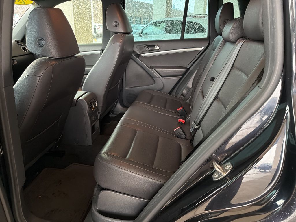 Thumbnail: 2016 Volkswagen Tiguan - 18