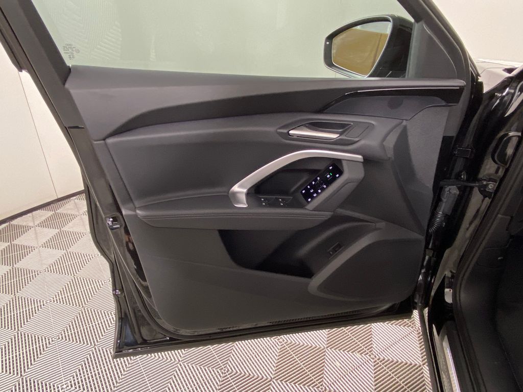 Thumbnail: 2025 Audi Q5 - 26