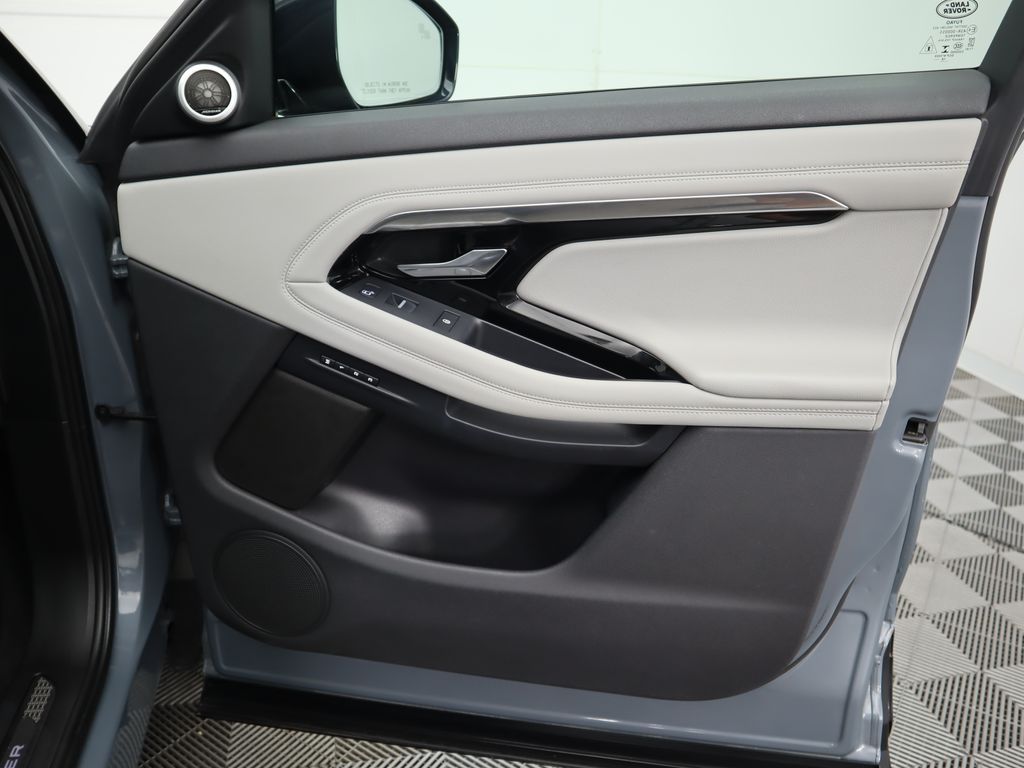 Thumbnail: 2020 Land Rover Range Rover Evoque - 25