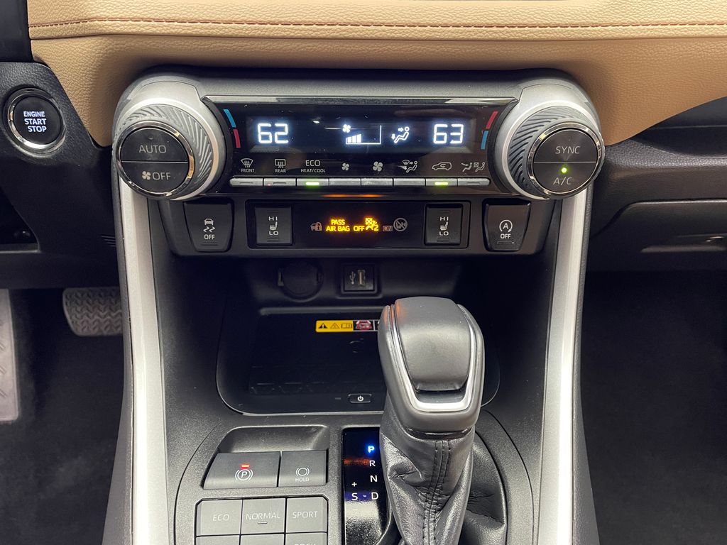 2024 Toyota RAV4 XLE Premium 27