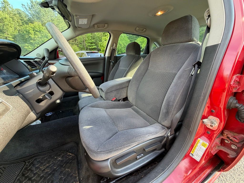 Used 2008 Red Chevrolet LT image 7