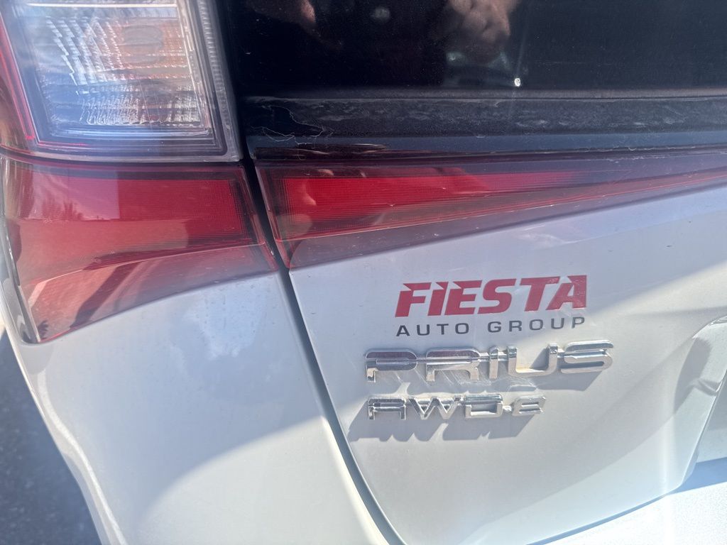 2020 Toyota Prius LE AWD-e photo 9