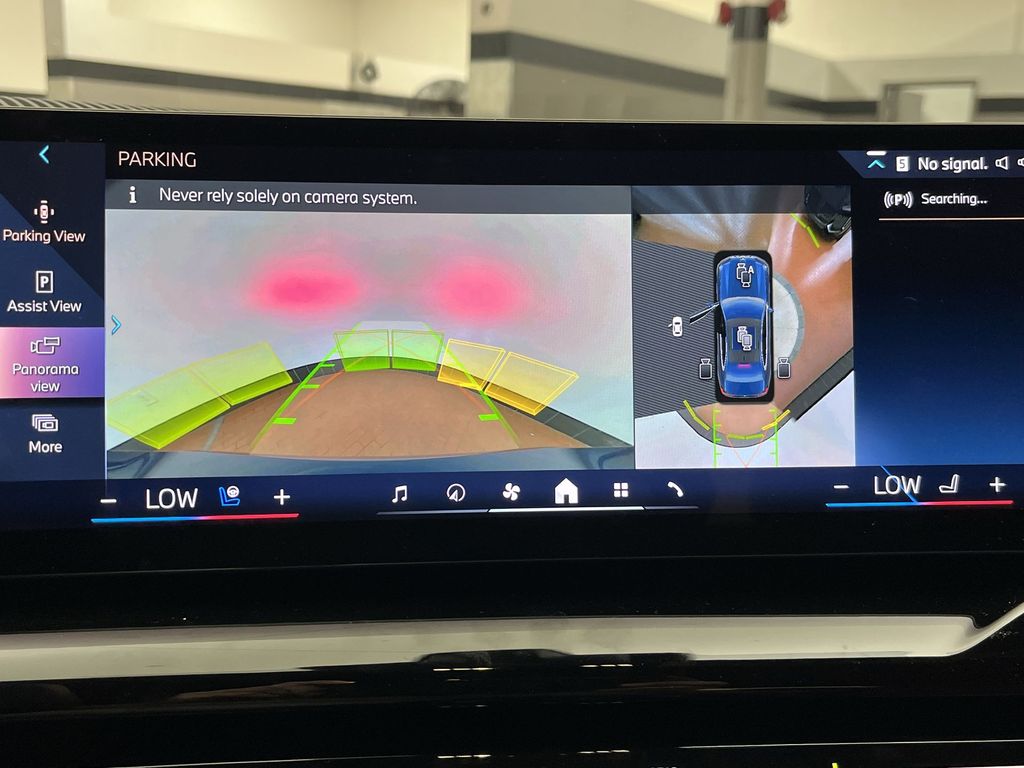 Thumbnail: 2025 BMW 5 Series - 17