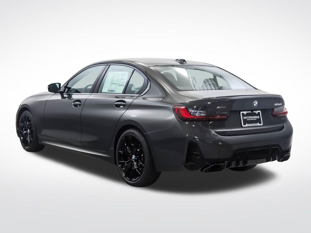 Thumbnail: 2026 BMW 3 Series - 3