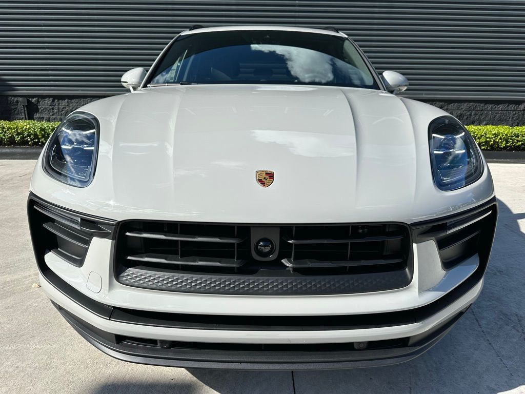 Thumbnail: 2026 Porsche Macan - 8