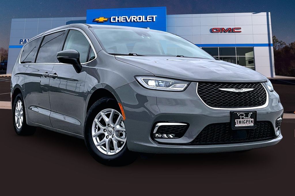 Ceramic Gray Clearcoat 2023 Chrysler Pacifica Touring L FWD Minivan Front-Wheel Drive 9-Speed Automatic