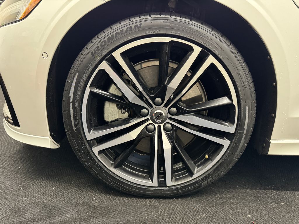 2022 Volvo S60 Recharge Plug-In Hybrid T8 R-Design