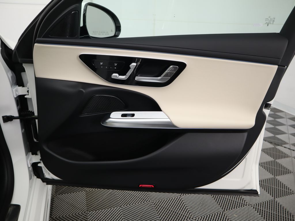 Thumbnail: 2025 Mercedes-Benz E-Class - 26