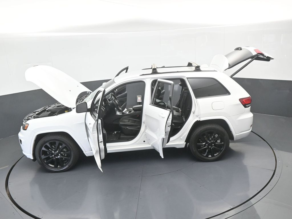 Used 2018 Bright White Clearcoat Jeep Altitude image 60