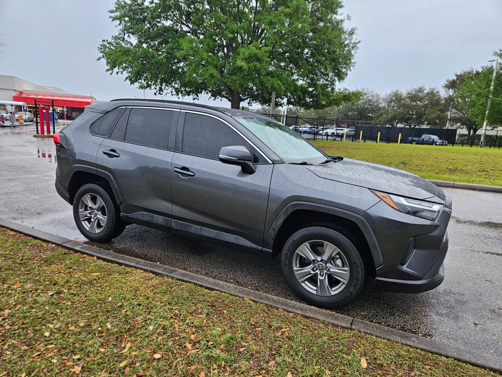 2022 Toyota RAV4 XLE 7