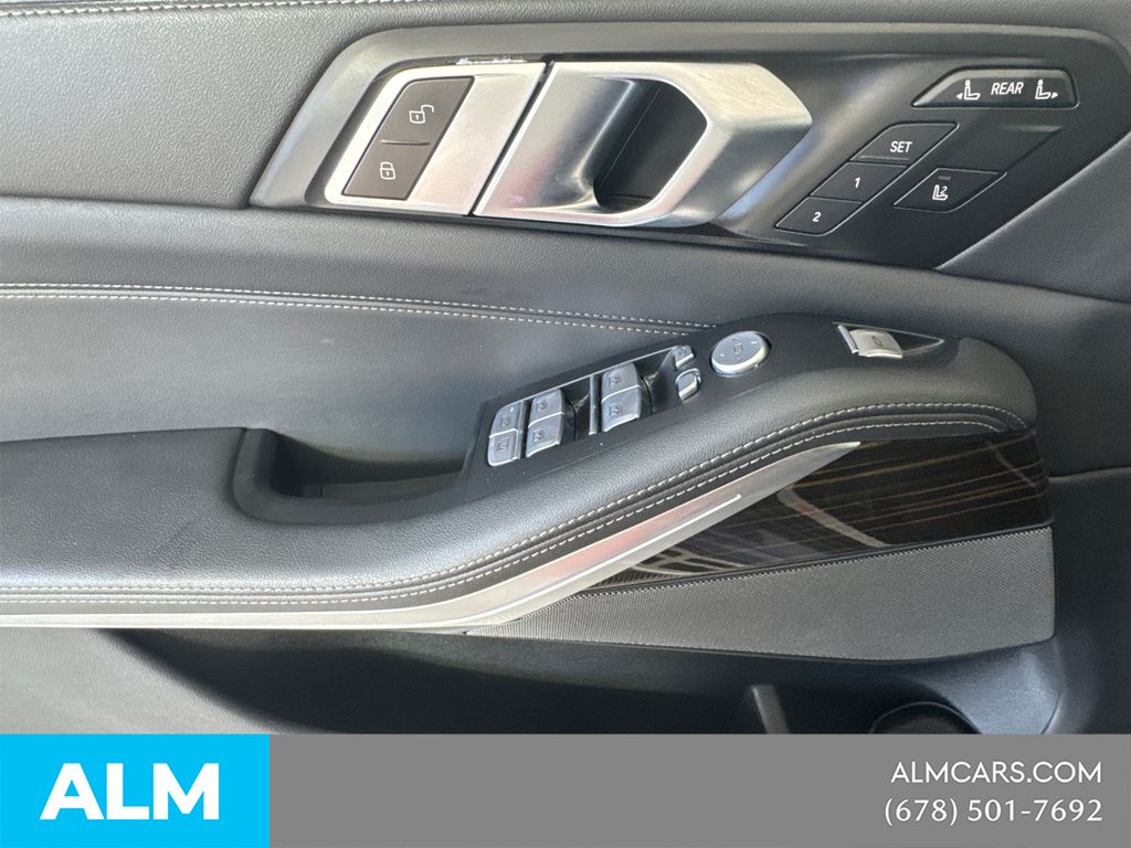 Used 2024  BMW xDrive40i image 13