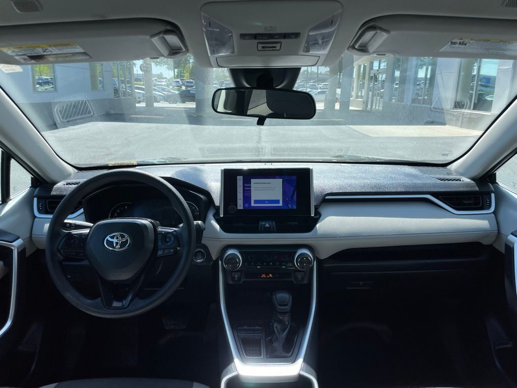 2024 Toyota RAV4 XLE 9