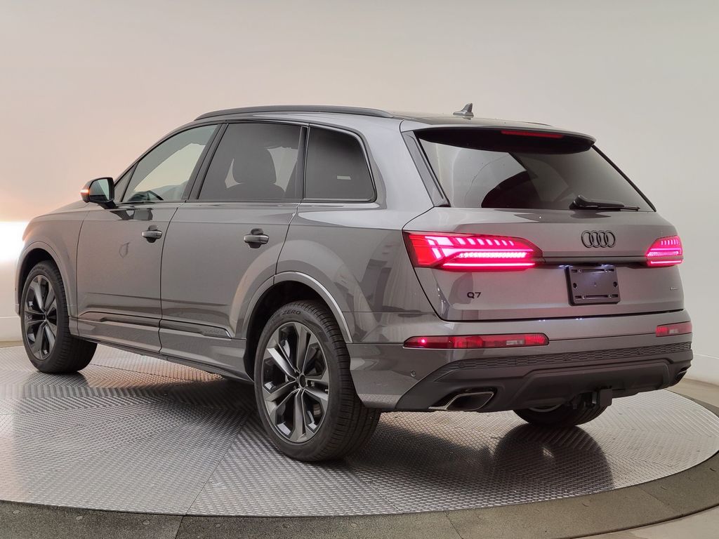 Thumbnail: 2026 Audi Q7 - 4