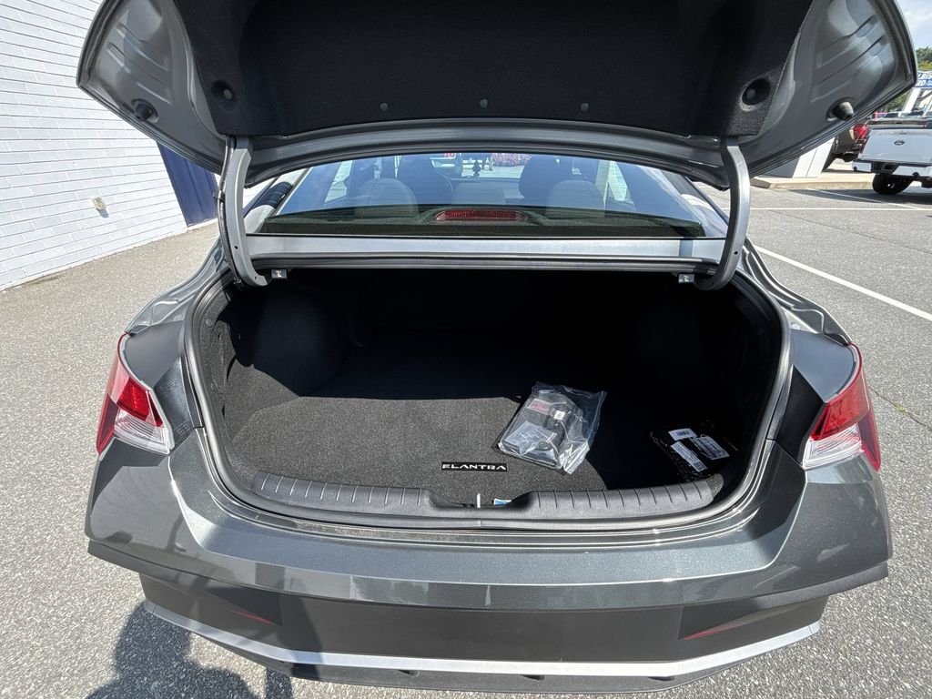 Used 2025 Amazon Gray Hyundai SEL Sport image 20