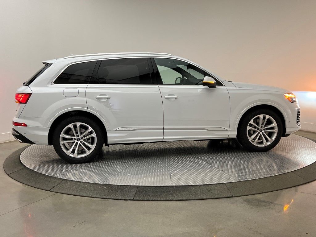 Thumbnail: 2026 Audi Q7 - 6