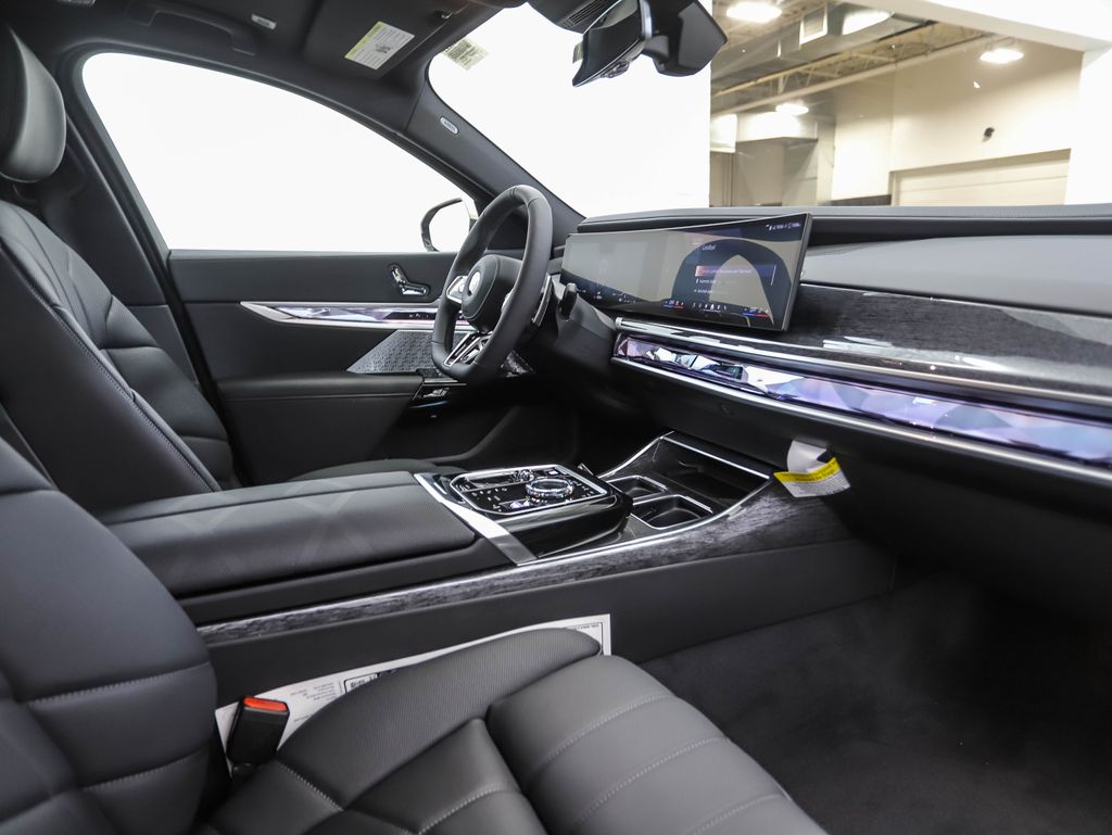 Thumbnail: 2025 BMW 7 Series - 31