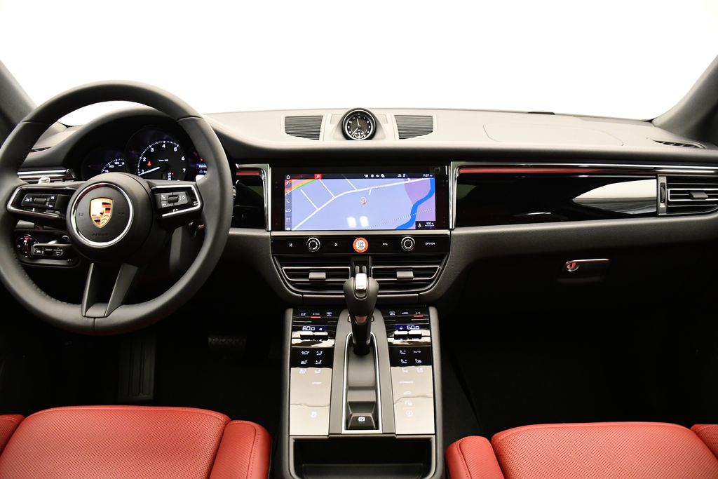 Thumbnail: 2025 Porsche Macan - 21