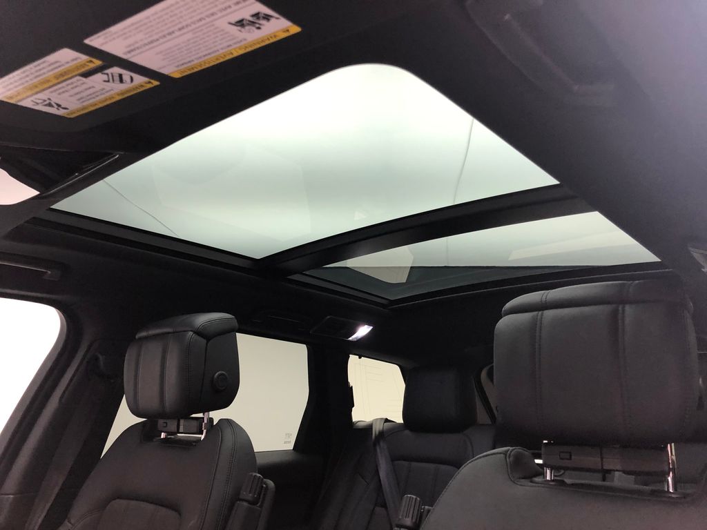 Thumbnail: 2019 Land Rover Range Rover Sport - 16