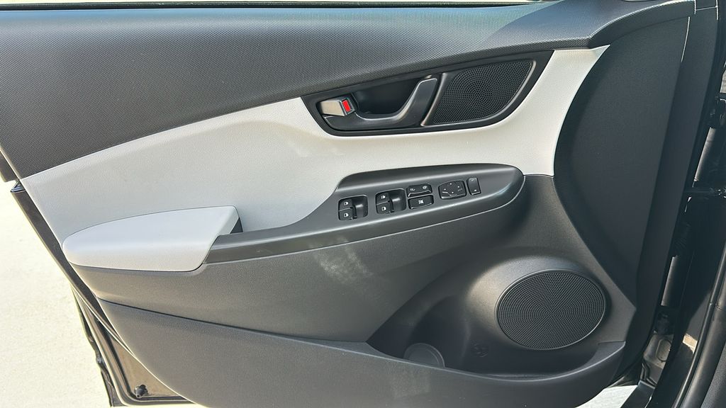 2022 Hyundai Kona SE Black at AutoSavvy Houston Southwest