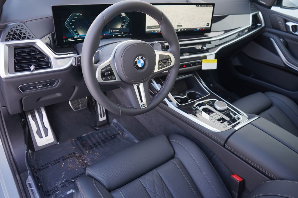 2025 BMW X7 M60i 13