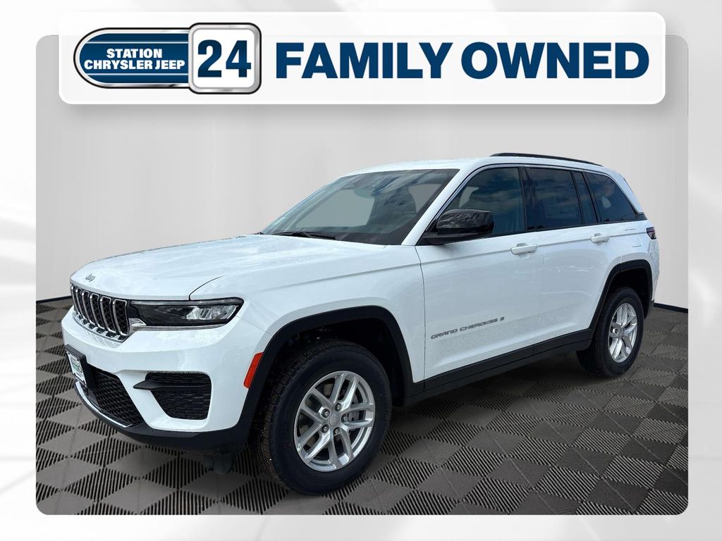 Bright White Clearcoat 2026 Jeep Grand Cherokee SUV / Crossover Four-Wheel Drive 8-Speed Automatic