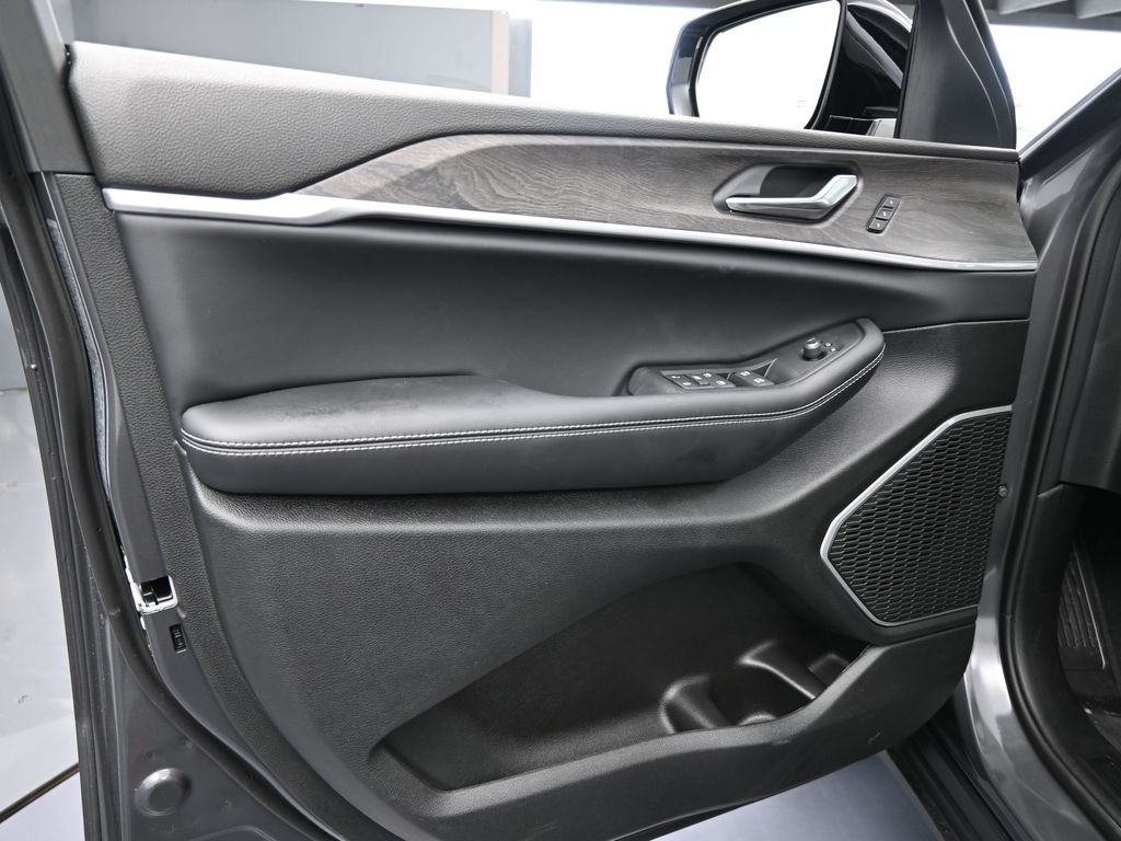 New 2026 Baltic Gray Metallic Clearcoat Jeep Limited image 15