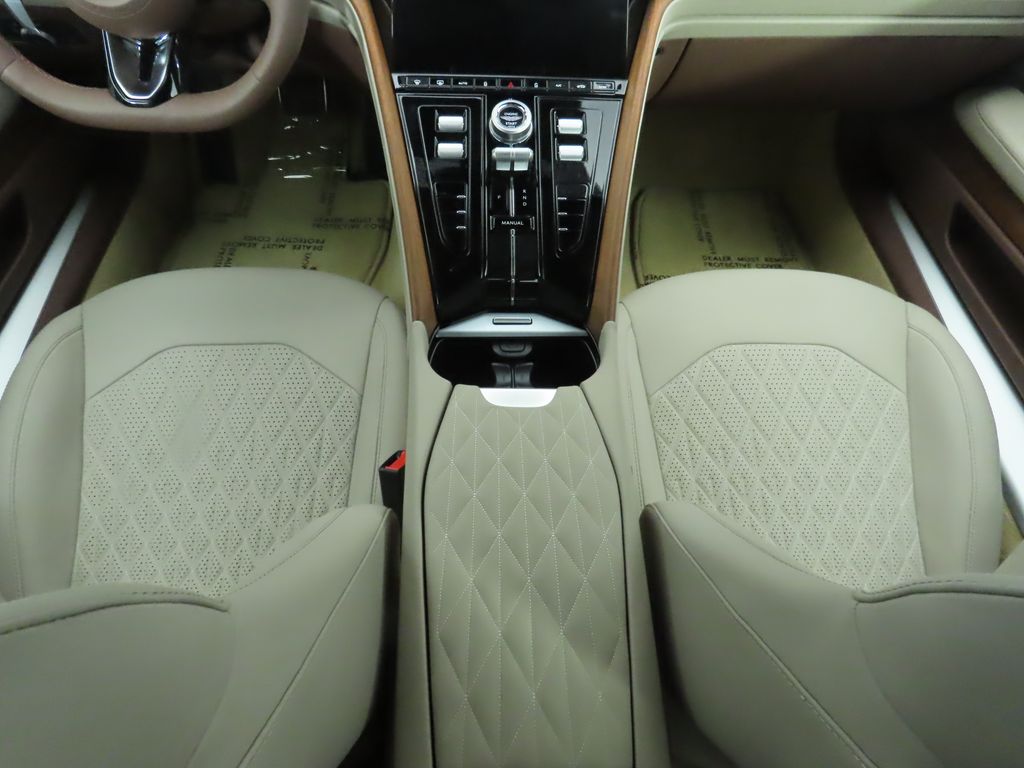 Thumbnail: 2025 Aston Martin DB12 - 18