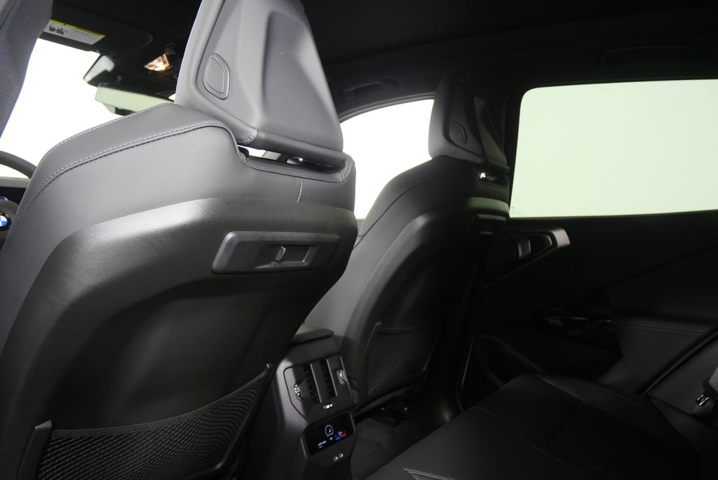Thumbnail: 2026 BMW X3 - 15