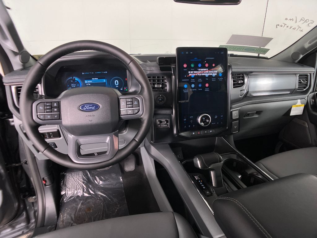 2025 Ford F-150 Lightning photo 5