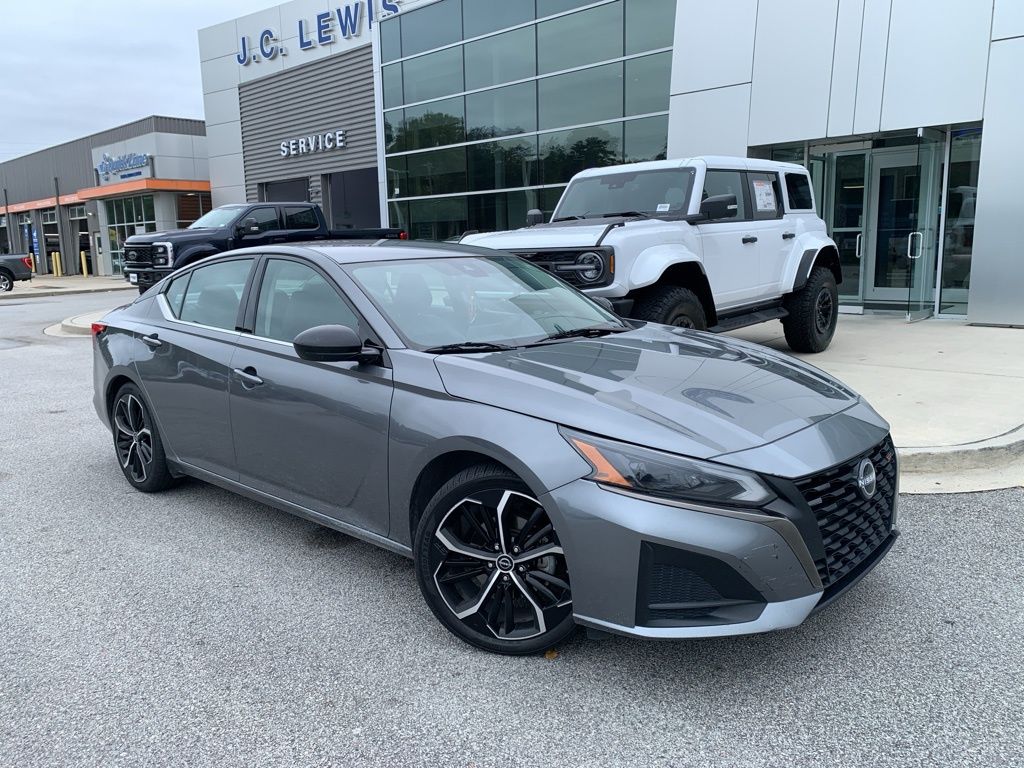 2023 Nissan Altima SR FWD