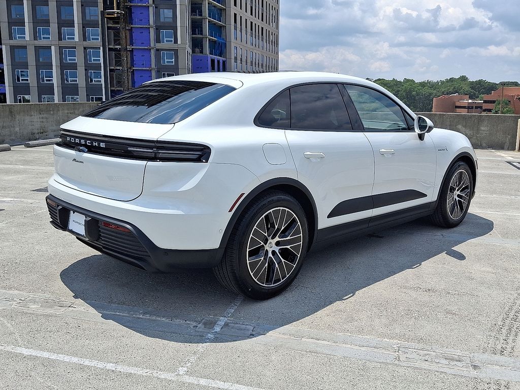Thumbnail: 2025 Porsche Macan - 8