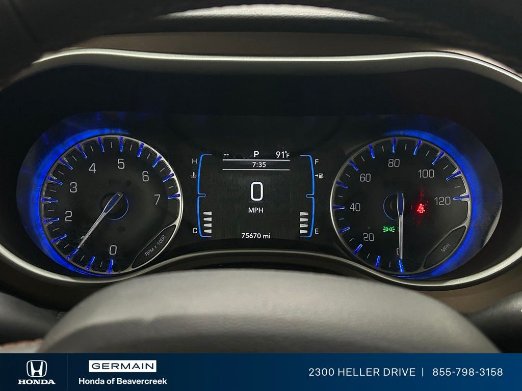 Used 2018 Gray Chrysler Touring L image 20