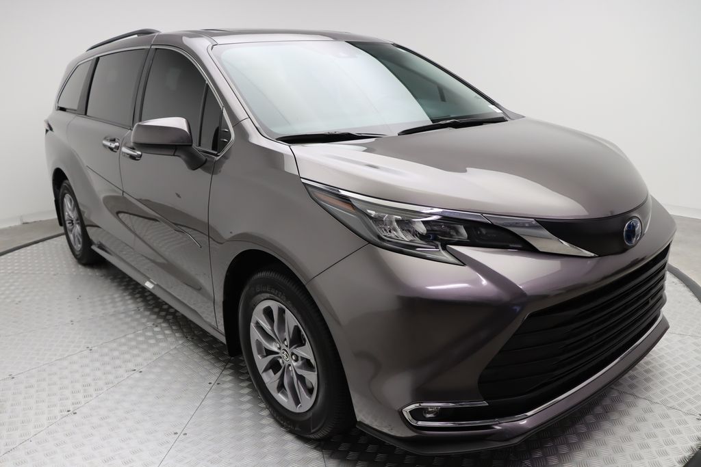 2024 Toyota Sienna XLE 6