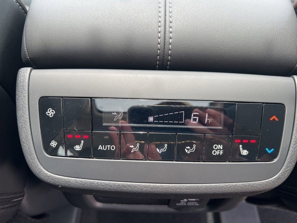 2025 Everest White Pearl Tricoat Nissan Pathfinder Platinum 4X4 SUV