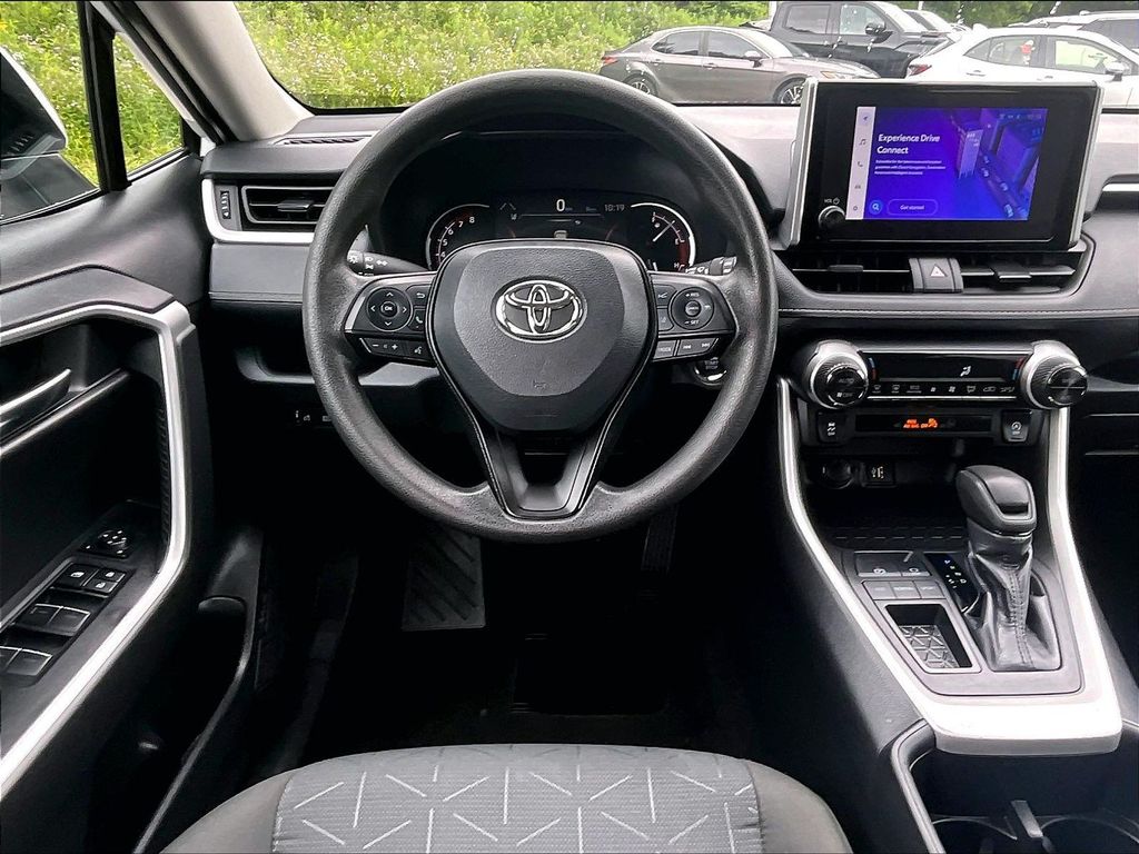 2024 Toyota RAV4 — photo 17