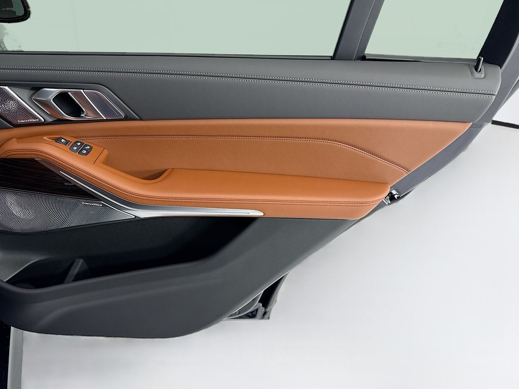 Thumbnail: 2027 BMW X7 - 26