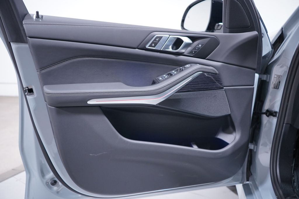 Thumbnail: 2026 BMW X5 - 15