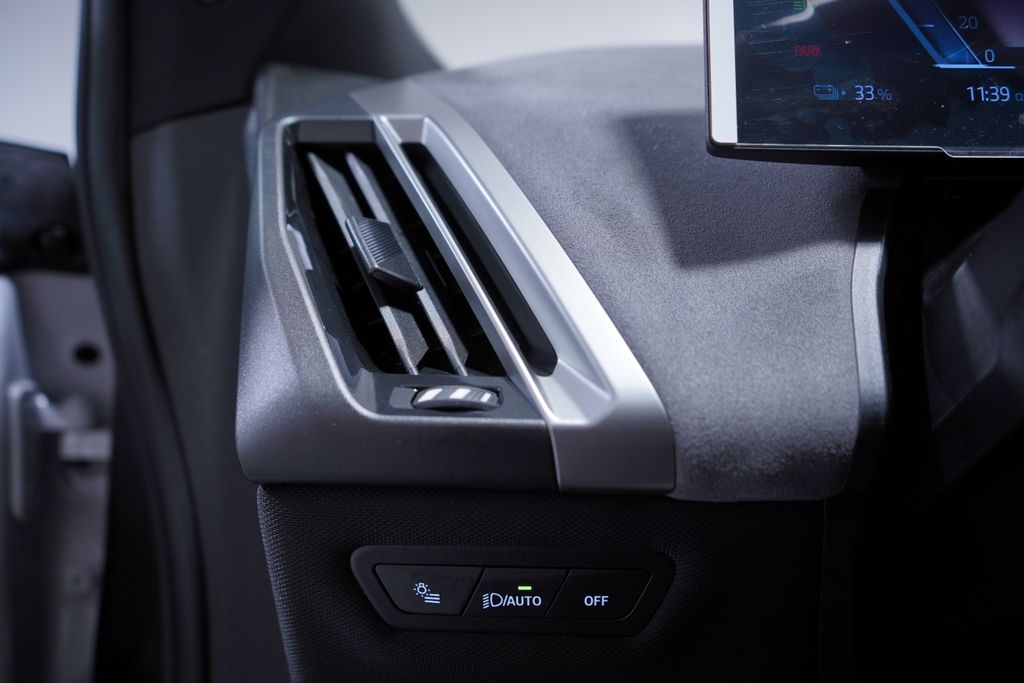 Thumbnail: 2026 BMW iX - 17