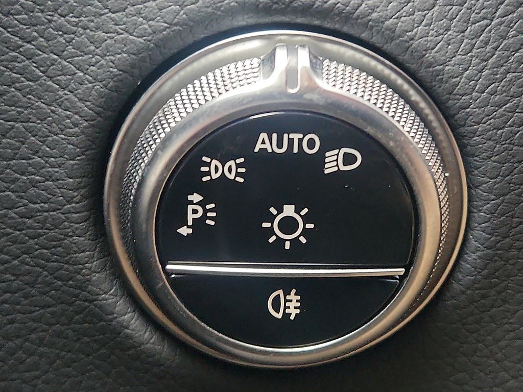 Thumbnail: 2025 Mercedes-Benz GLC - 26