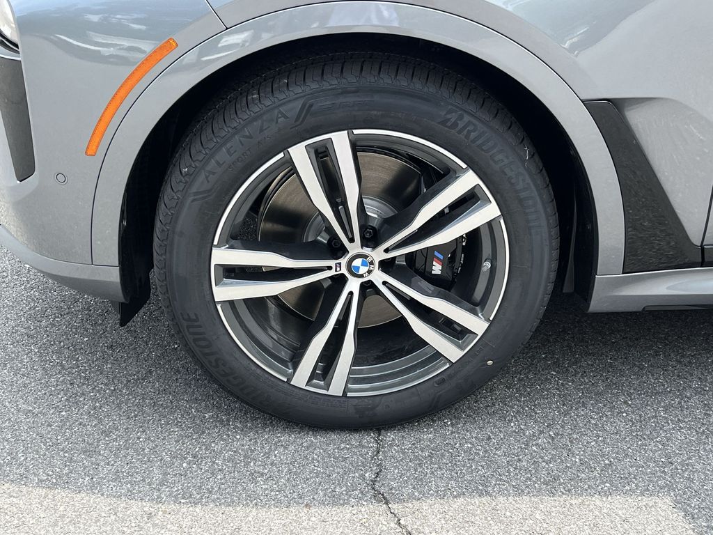 Thumbnail: 2026 BMW X7 - 10