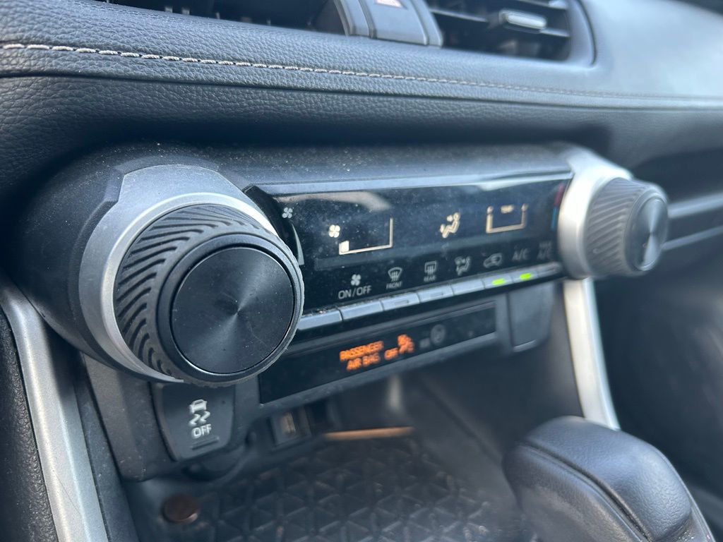 2022 Toyota RAV4 LE 18