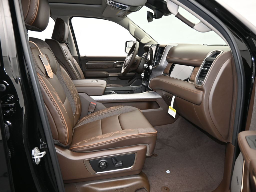 New 2026 Diamond Black Crystal Pearlcoat Ram Limited image 42