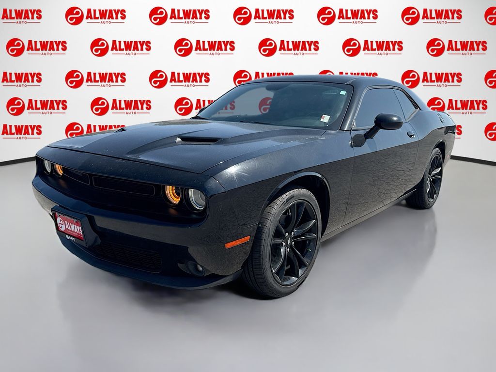 Pitch Black Clearcoat 2018 Dodge Challenger Coupe Rear-Wheel Drive 8-Speed Automatic
