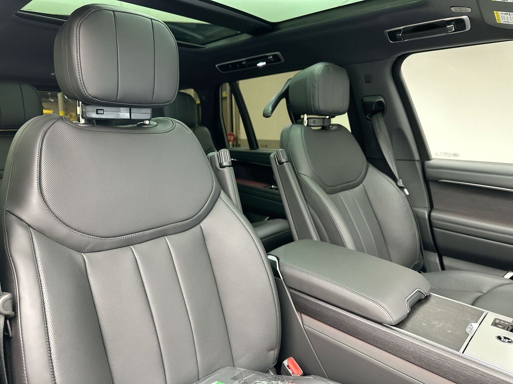 Thumbnail: 2026 Land Rover Range Rover - 5